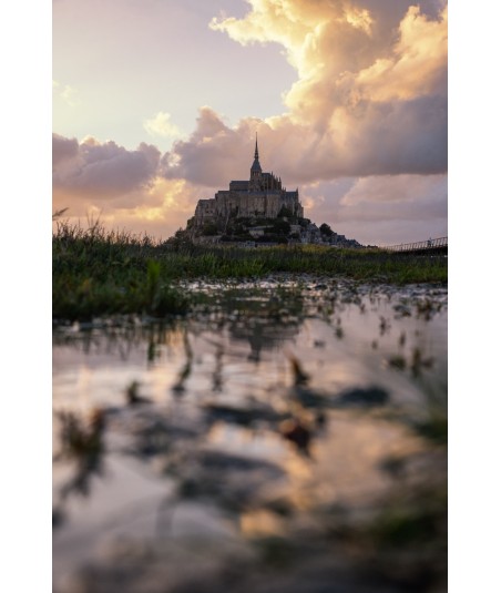 Mont-Saint-Michel et ses reflets dans la baie