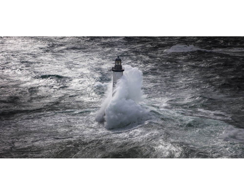 Phare d'Ar-Men dans la tempête, noir et blanc