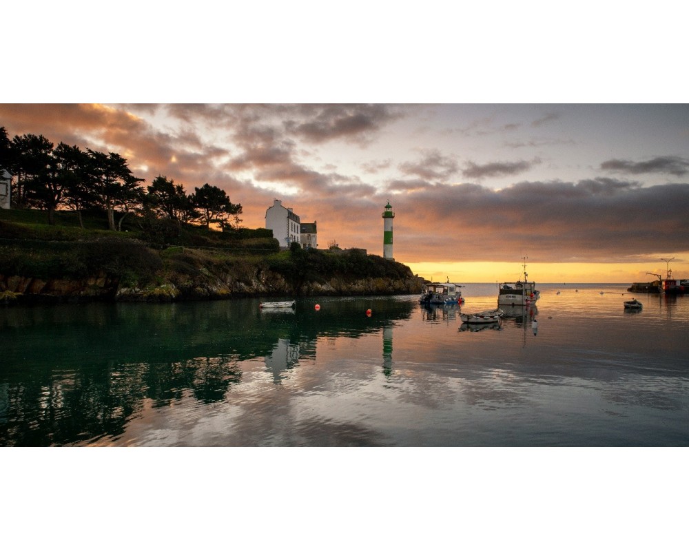 Reflets du couchant sur l'eau calme de Doëlan