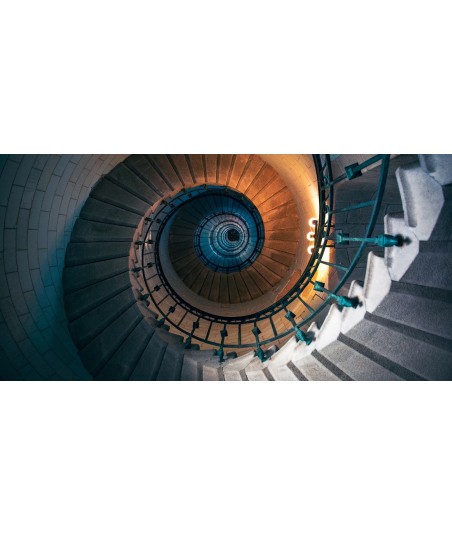 Spirale de l'escalier du phare d'Eckmühl vue d'en bas