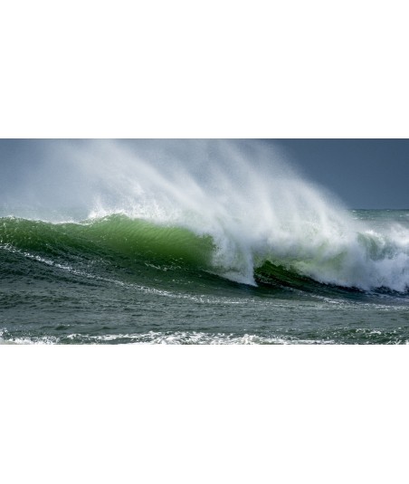 Rouleau vert et panache d'écume à Lesconil