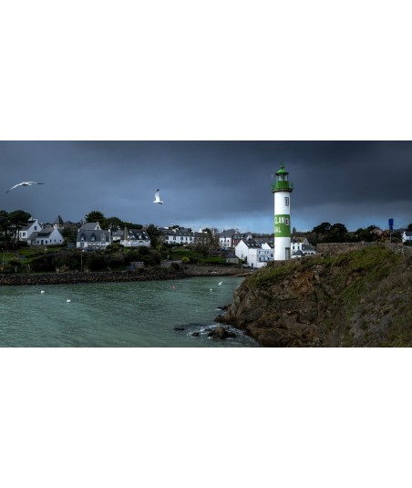 Phare vert et blanc de Doëlan au soir