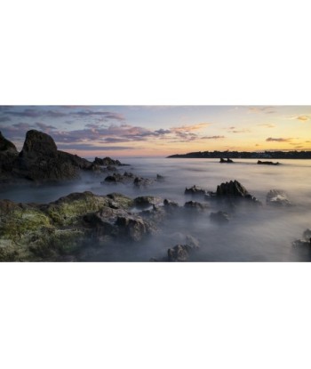 Kerfany au coucher du soleil, mer lisse et rochers