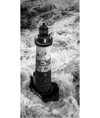 Phare d'Ar-Men en noir et blanc, format vertical