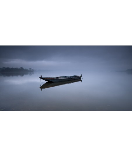 Barque dans la brume du lac de Vioreau