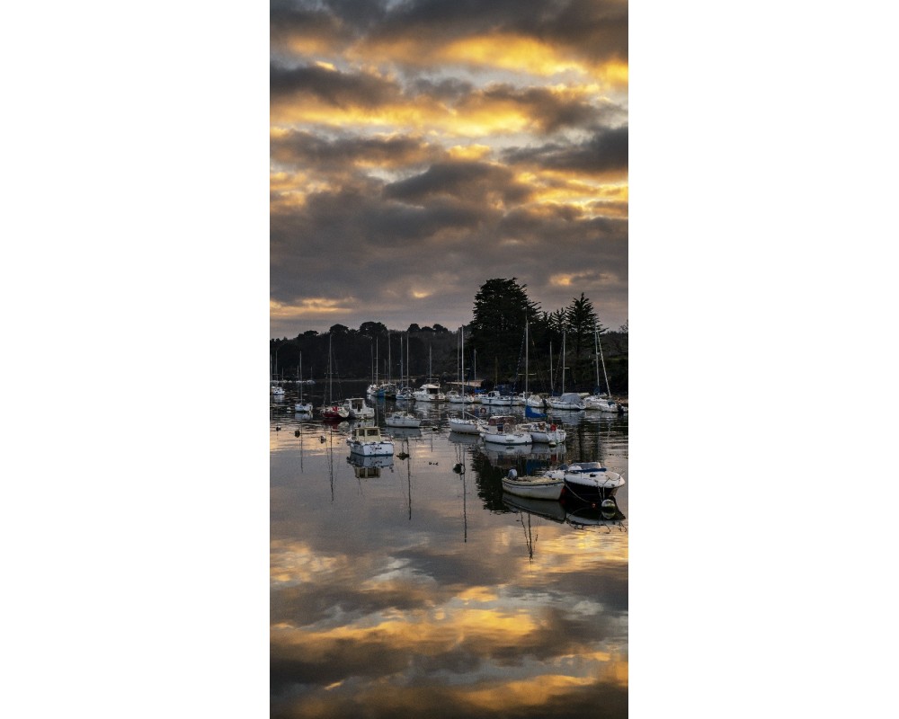Port de Rosbras sur l'Aven, nuages dorés en reflet