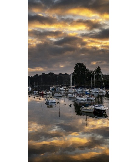 Port de Rosbras sur l'Aven, nuages dorés en reflet