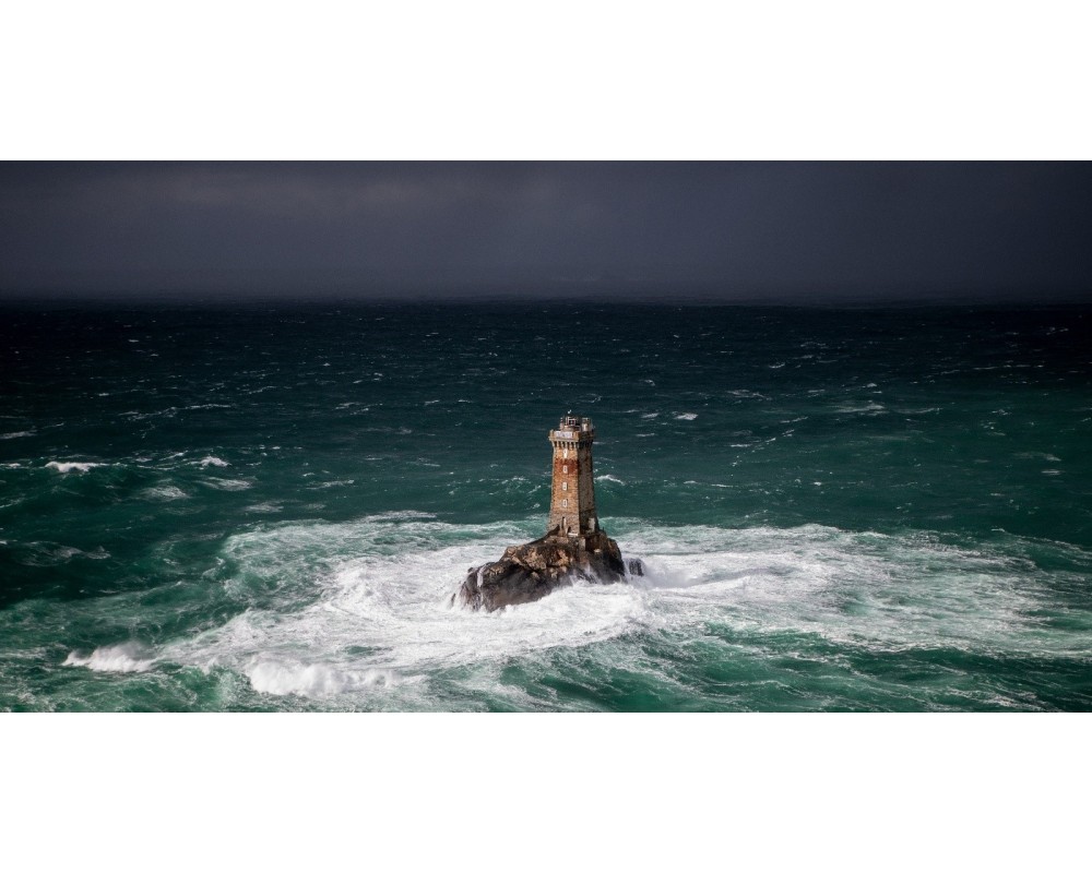 Phare de la Vieille dans les remous du raz de Sein