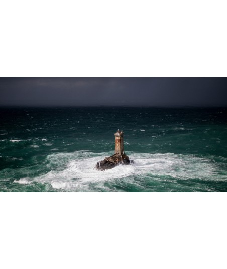 Phare de la Vieille dans les remous du raz de Sein