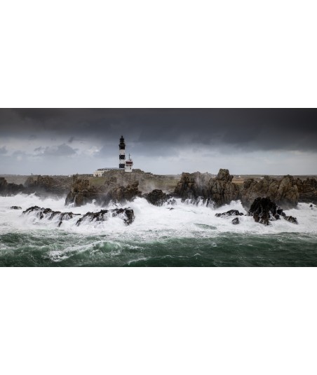 Phare du Créac'h à Ouessant, rochers et vagues