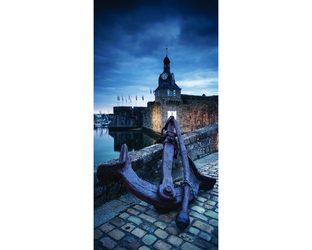 Ancre et tour de la Ville close de Concarneau, tons bleus