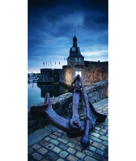 Ancre et tour de la Ville close de Concarneau, tons bleus