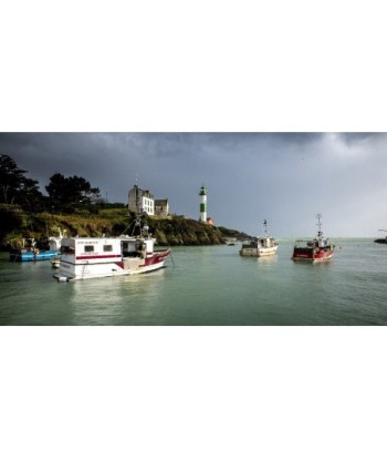 Bateaux de pêche à l'entrée du port de Doëlan