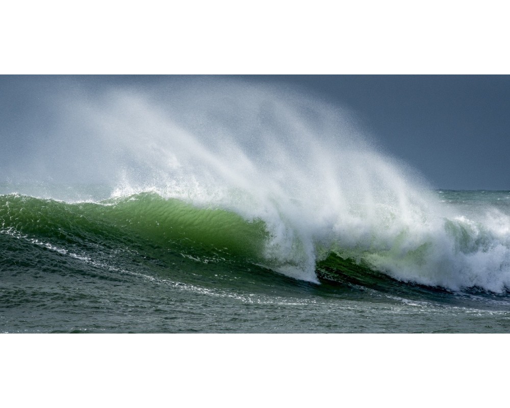 Déferlante verte et embruns à Lesconil