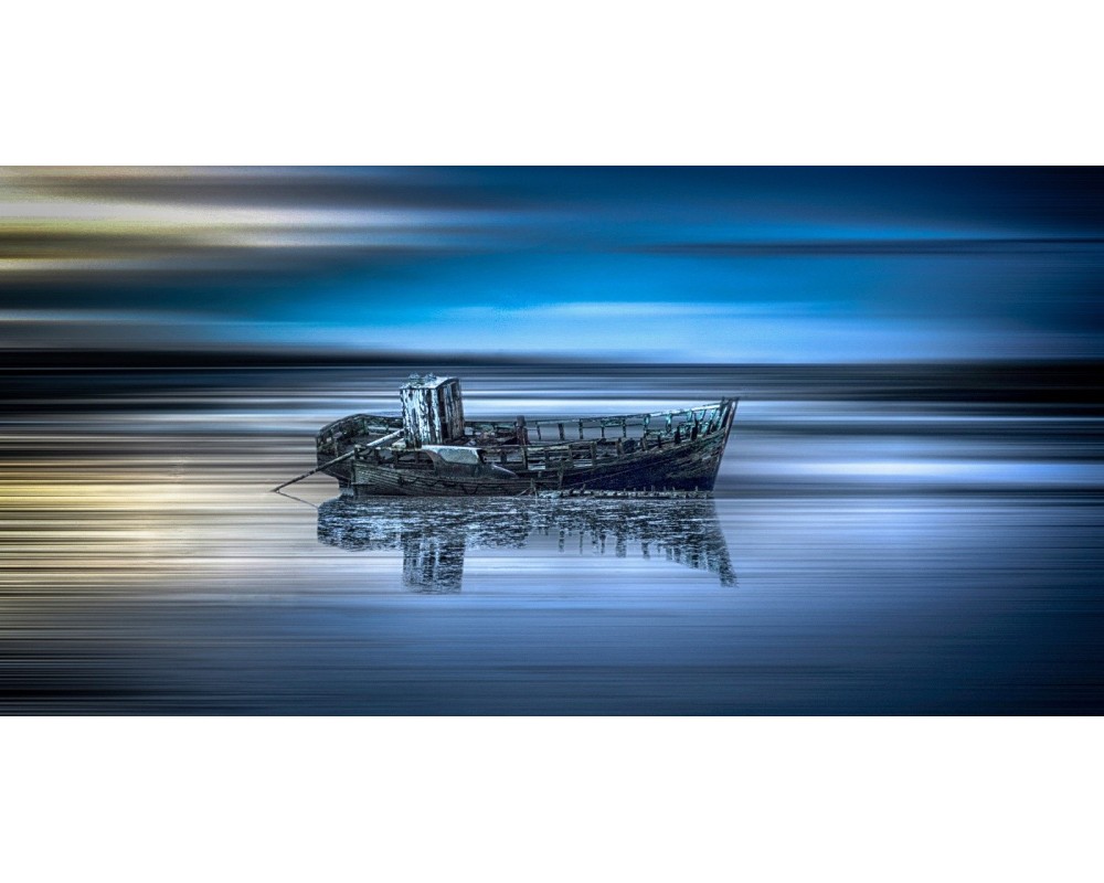 Bateau en pose longue à Noirmoutier, tons bleus