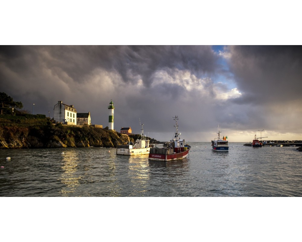 Lumière d'orage sur le port de Doëlan