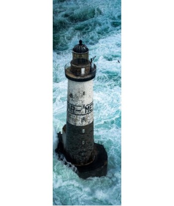 Phare d'Ar-Men dans l'écume, panoramique vertical