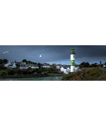 Phare de Doëlan au soir, panoramique bleu