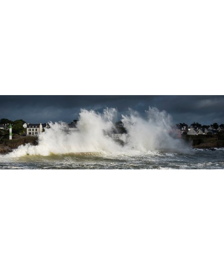 Vague qui explose à Doëlan, panoramique de tempête