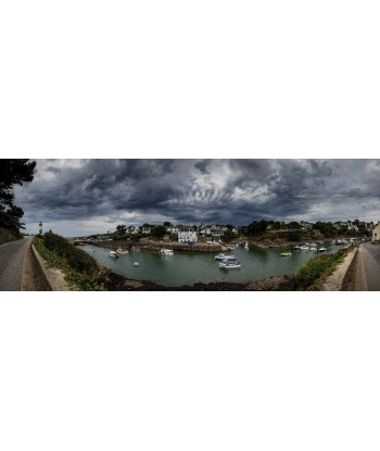 Port de Doëlan sous un ciel d'orage, vue panoramique