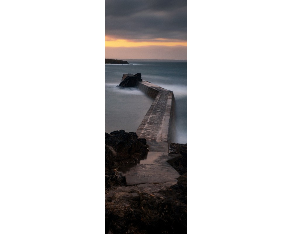 Digue de Doëlan au crépuscule, panoramique vertical