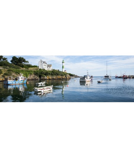 Port de Doëlan en panoramique, ciel bleu et reflets