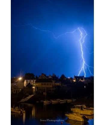 Éclair bleu sur Doëlan à la tombée de la nuit