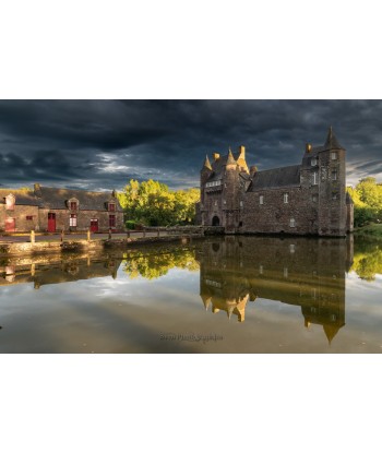 Château de Trécesson et son reflet sous l'orage