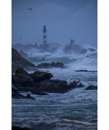 Tempête Ciarán, le Créac'h dans la nuit bleue