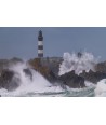 Tempête Ciarán, le Créac'h au-dessus des vagues