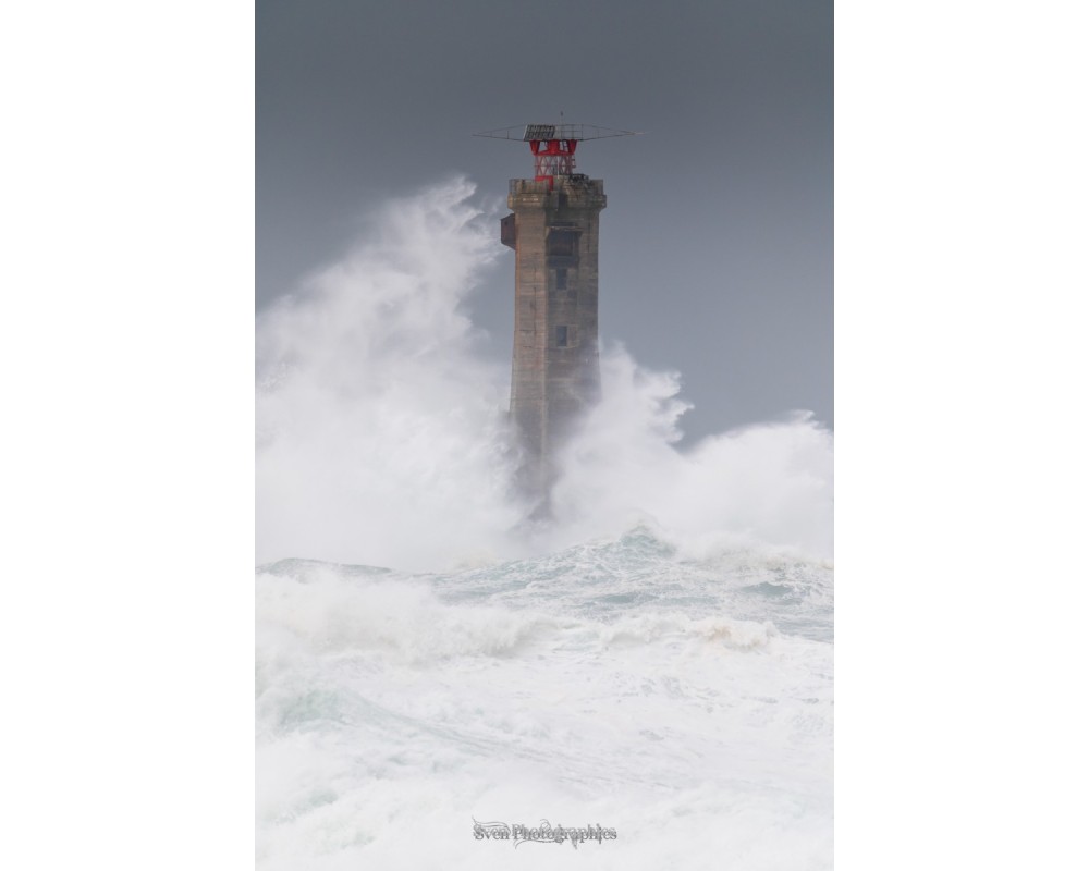 Tempête Ciarán, la Jument dans un nuage d'écume