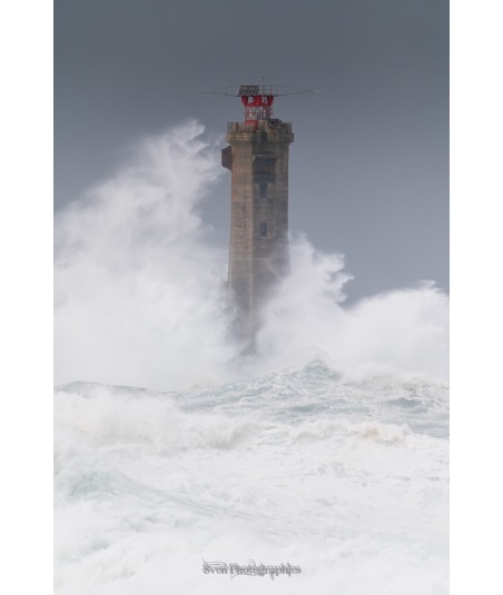 Tempête Ciarán, la Jument dans un nuage d'écume