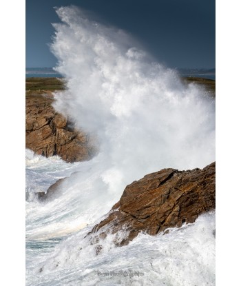 Tempête Céline, explosion d'écume entre les rochers de Quiberon