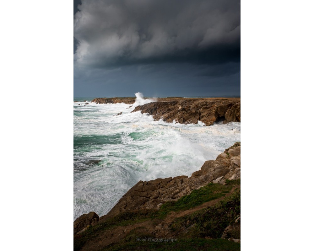Tempête Céline, Côte sauvage sous un ciel noir