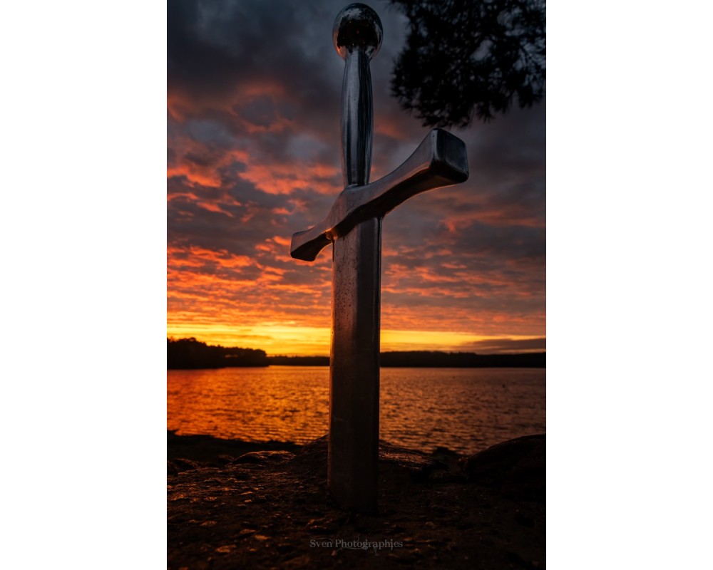 Épée au bord du lac au crépuscule, Iffendic