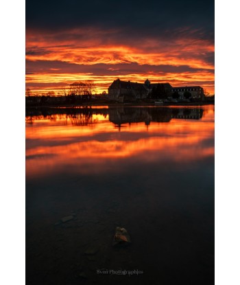 Abbaye de Paimpont, reflet du ciel orangé