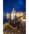 Ancre et tour de l'horloge de la ville close de Concarneau à l'heure bleue