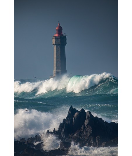 Tempête Ciarán, le phare de la Jument vu d'Ouessant