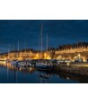 Saint-Malo — port intra-muros et remparts illuminés à l'heure bleue