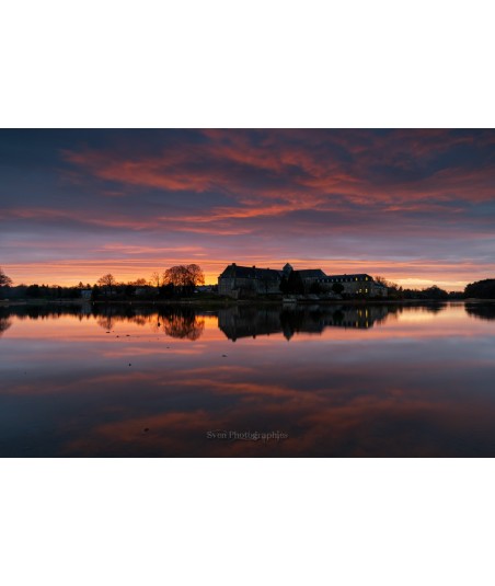 Étang de Paimpont, reflet parfait au crépuscule