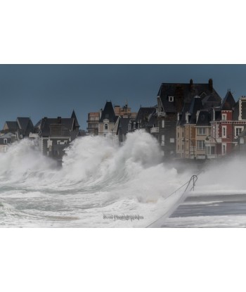 Saint-Malo — vagues sur les...