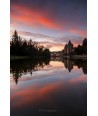 Josselin, ciel rose et nuages colorés au coucher de soleil sur l'Oust