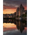 Château de Josselin au coucher de soleil, tours et reflet dans l'Oust