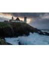 Pointe Saint-Mathieu, phare et vagues sous un ciel d'orage
