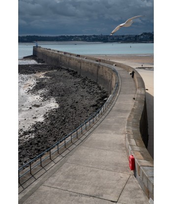 Saint-Malo — digue courbe...