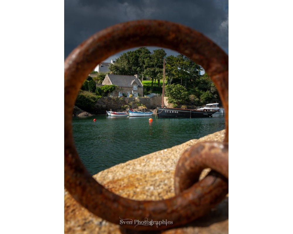 Port de Doëlan — La maison de Benoîte Groult à travers l'anneau