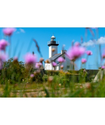 Phare de Pontusval entouré...