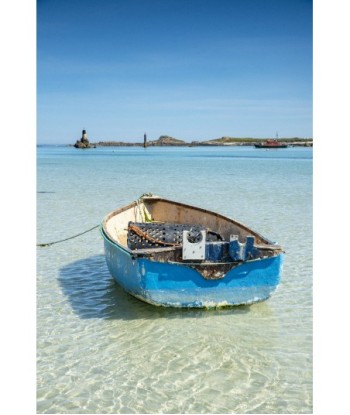 Barque bleue chargée...