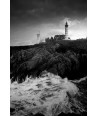 Pointe Saint-Mathieu — phare et abbaye en noir et blanc