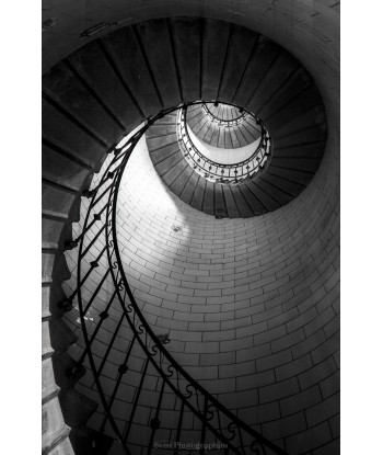 Escalier du phare d'Eckmühl — spirale en noir et blanc, Penmarc'h